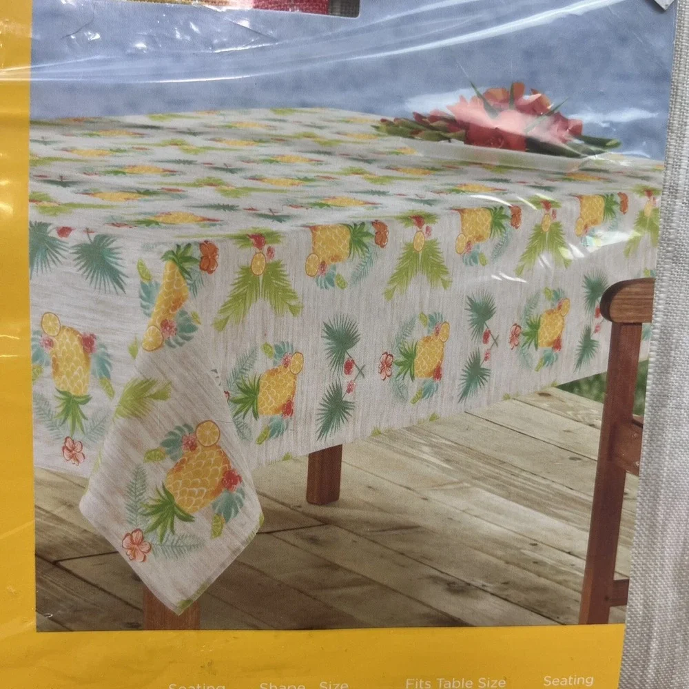 Celebrate Summer Together 70‎ in Round Tablecloth Pineapples Indoor/Outdoor NEW